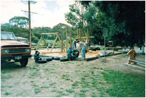 The poles go up Phil Presdee, Graham Thomas, Glen Williams