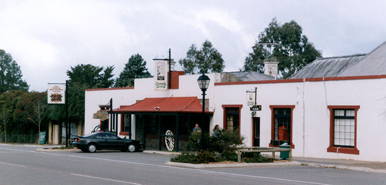 Known as the Three Brothers Arms from Dec 1987