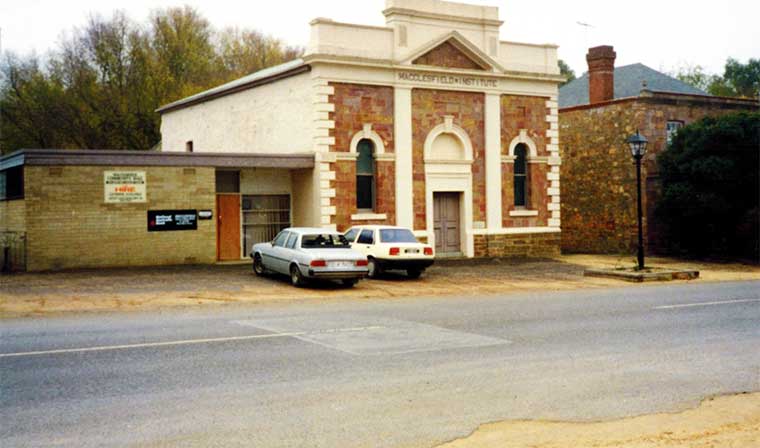 1990's with new rooms and lamp post