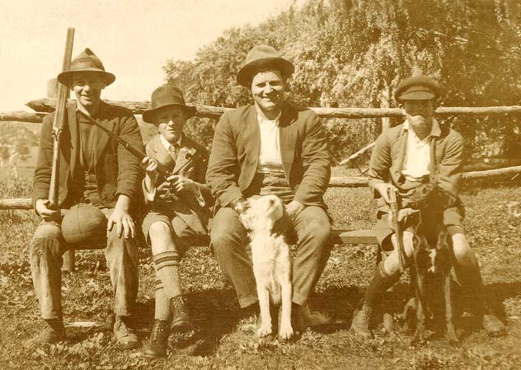 Herb & William CALABY, Claude, Buck, Geoff STONE shooting day at Temple Bar